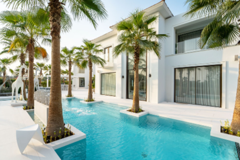 Maximizing Your Backyard: Integrating Pools with Stunning Landscapes in Dubai